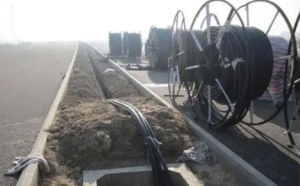 现代通信网络建设指南：阿克塞光缆施工全流程技术解析与质量控制